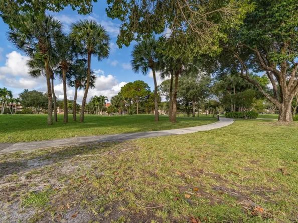 6100 S Falls Circle Dr 204, Lauderhill FL 33319