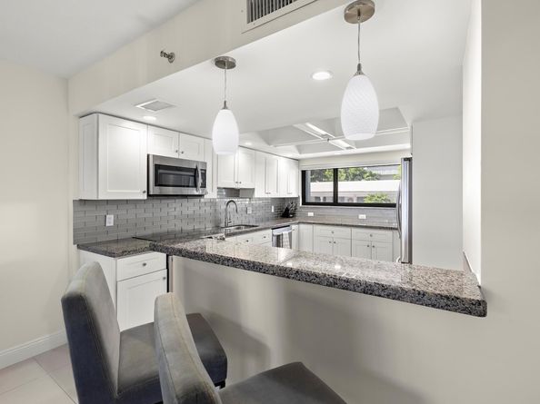 665 SE 21st Avenue 104, Deerfield Beach FL 33441