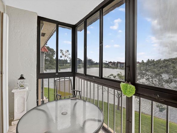 9500 N Hollybrook Lake Drive 308, Pembroke Pines FL 33025