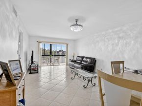 9500 N Hollybrook Lake Drive 308, Pembroke Pines FL 33025