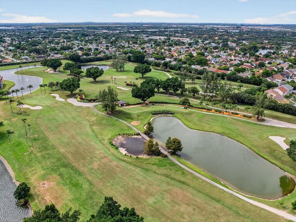 9500 N Hollybrook Lake Drive 308, Pembroke Pines FL 33025