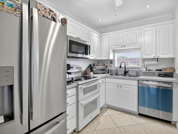 9500 N Hollybrook Lake Drive 308, Pembroke Pines FL 33025