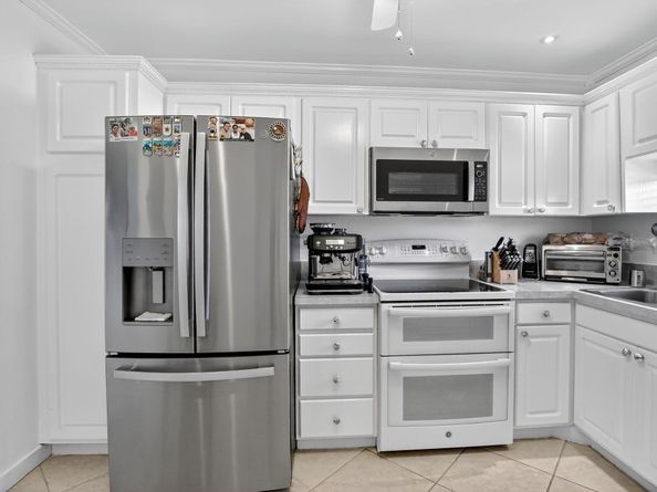 9500 N Hollybrook Lake Drive 308, Pembroke Pines FL 33025