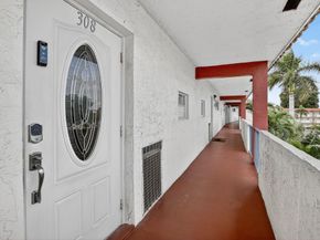 9500 N Hollybrook Lake Drive 308, Pembroke Pines FL 33025