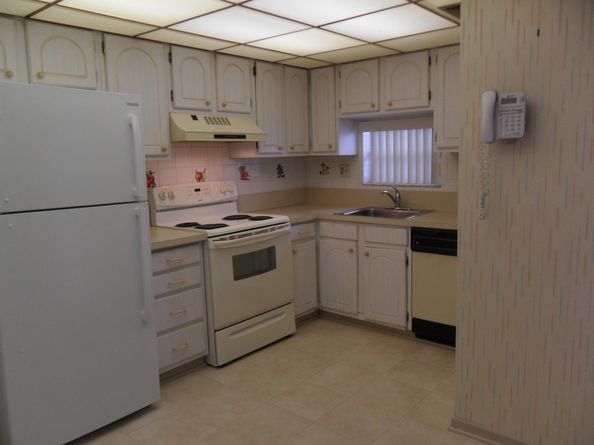 9420 S Hollybrook Lake Drive 105, Pembroke Pines FL 33025