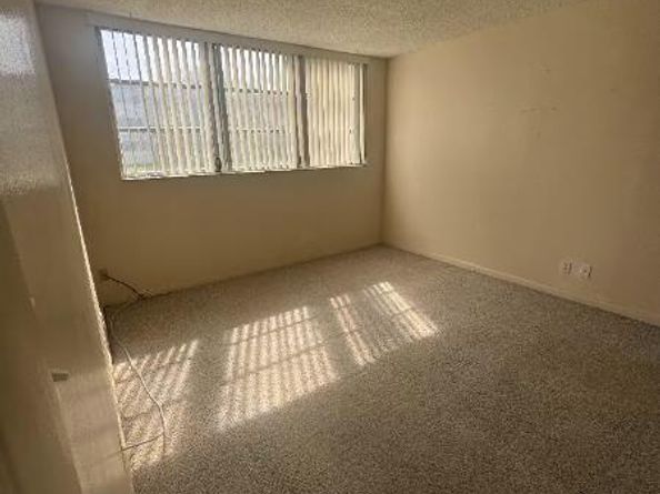 9420 S Hollybrook Lake Drive 105, Pembroke Pines FL 33025