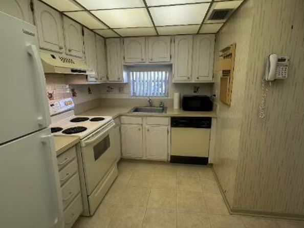 9420 S Hollybrook Lake Drive 105, Pembroke Pines FL 33025