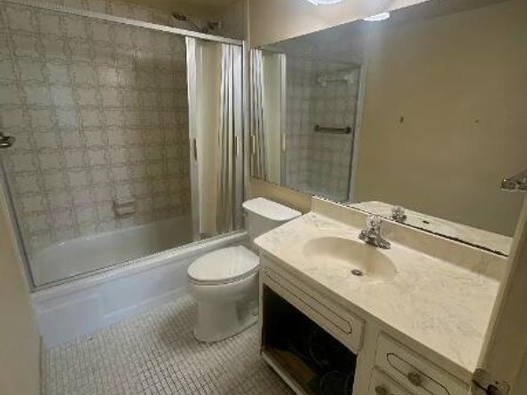 9420 S Hollybrook Lake Drive 105, Pembroke Pines FL 33025