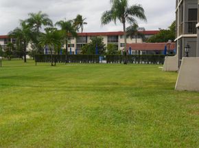 9420 S Hollybrook Lake Drive 105, Pembroke Pines FL 33025