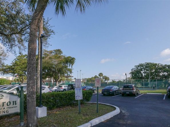 3801 Environ Blvd 418, Lauderhill FL 33319