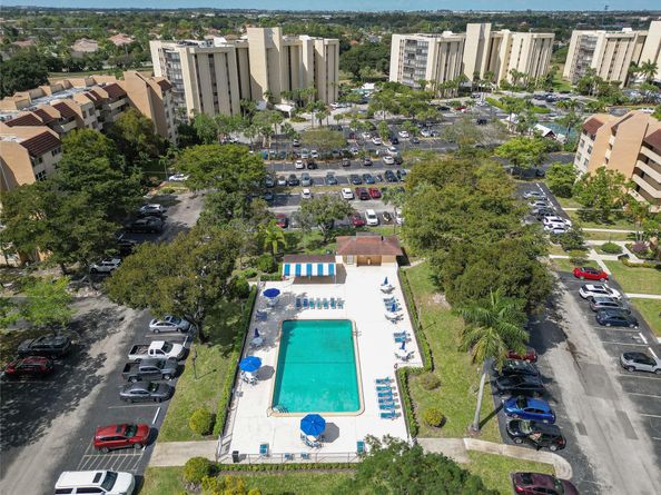 3801 Environ Blvd 418, Lauderhill FL 33319