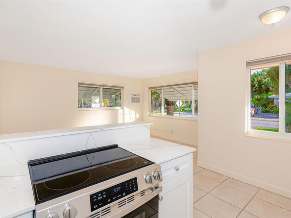 2581 NE 11TH Ct, Pompano Beach FL 33062