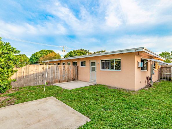 2581 NE 11TH Ct, Pompano Beach FL 33062