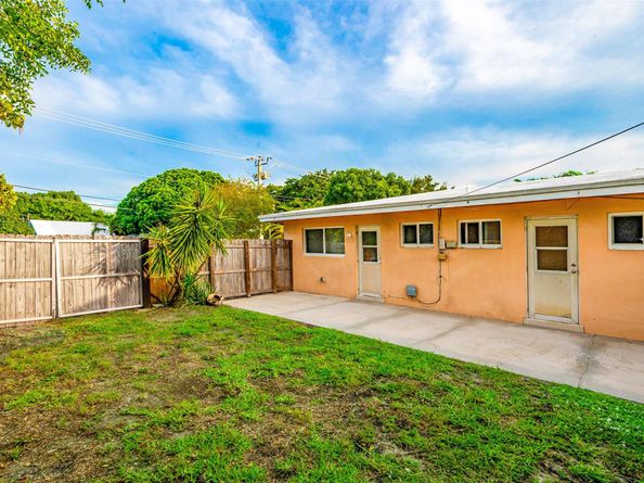 2581 NE 11TH Ct, Pompano Beach FL 33062