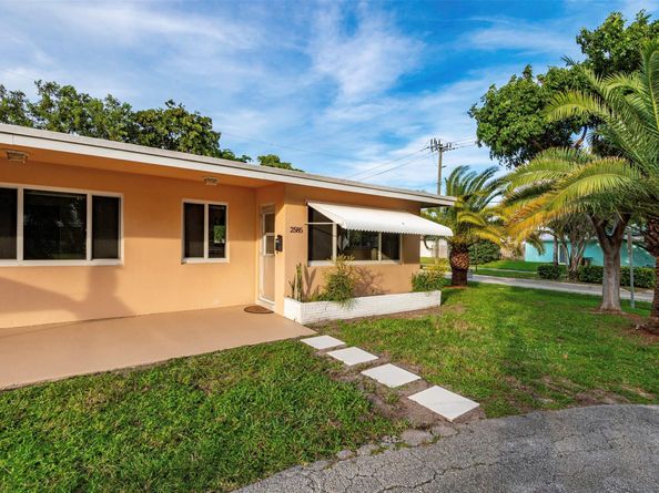 2581 NE 11TH Ct, Pompano Beach FL 33062