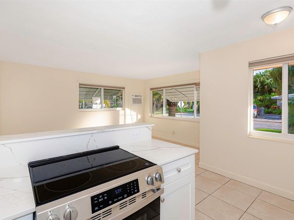 2581 NE 11TH Ct, Pompano Beach FL 33062