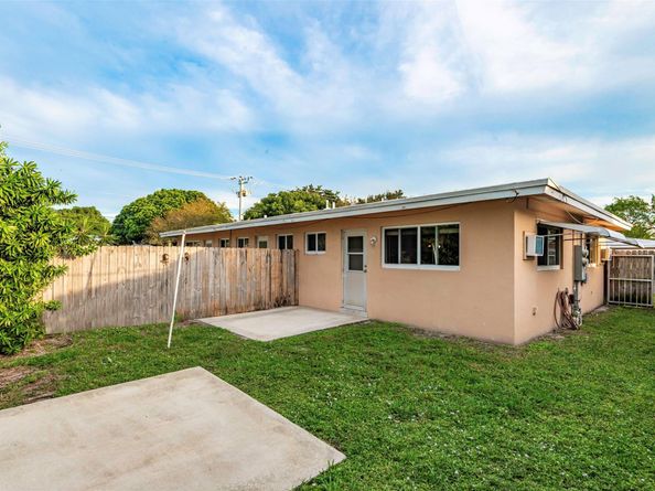 2581 NE 11TH Ct, Pompano Beach FL 33062