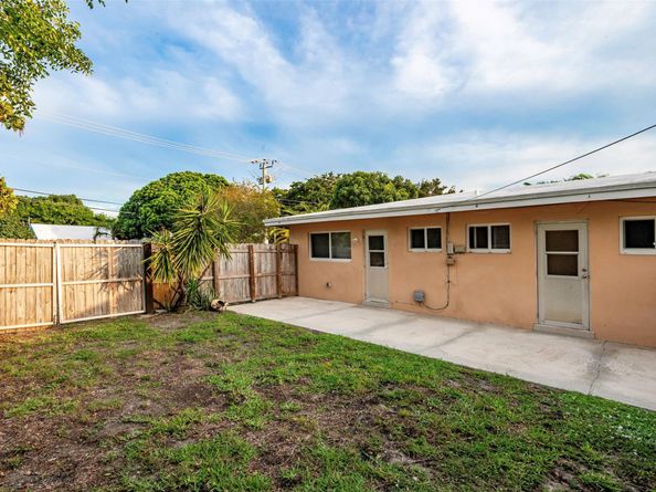 2581 NE 11TH Ct, Pompano Beach FL 33062