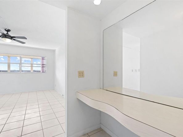 4650 Washington St 504, Hollywood FL 33021