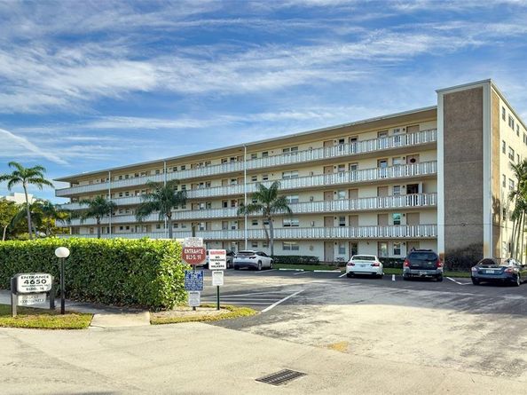 4650 Washington St 504, Hollywood FL 33021