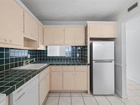 4650 Washington St 504, Hollywood FL 33021