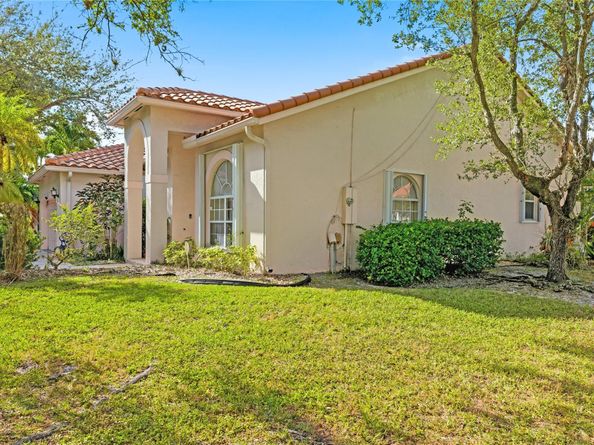 5374 NW 57th Ave, Coral Springs FL 33067