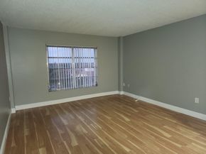 4174 Inverrary Dr 811, Lauderhill FL 33319