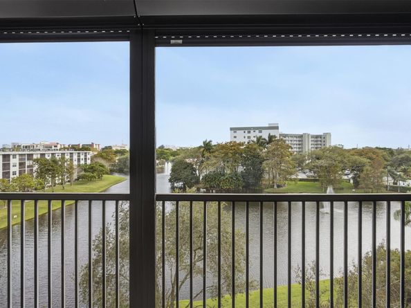 2238 N Cypress Bend Dr 608, Pompano Beach FL 33069