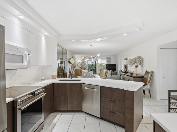 2238 N Cypress Bend Dr 608, Pompano Beach FL 33069