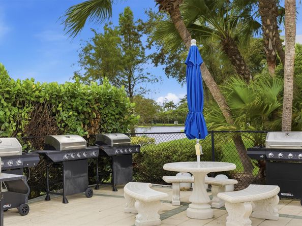 2238 N Cypress Bend Dr 608, Pompano Beach FL 33069