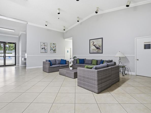 2238 N Cypress Bend Dr 608, Pompano Beach FL 33069