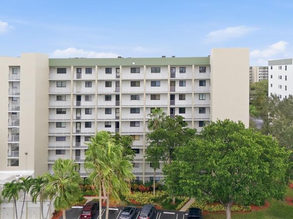 2238 N Cypress Bend Dr 608, Pompano Beach FL 33069