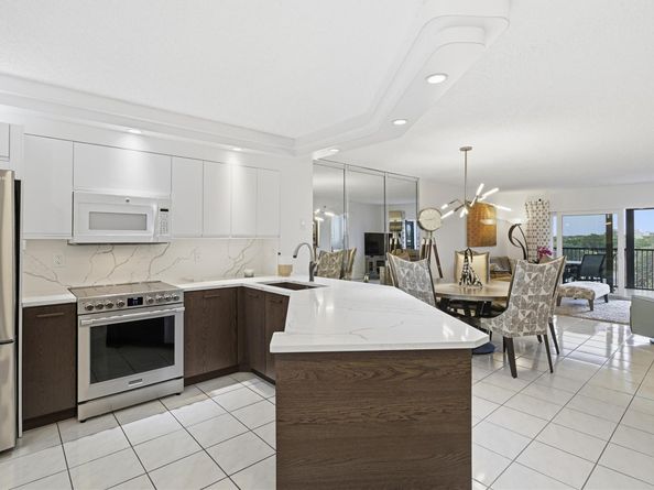 2238 N Cypress Bend Dr 608, Pompano Beach FL 33069