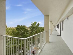 2238 N Cypress Bend Dr 608, Pompano Beach FL 33069