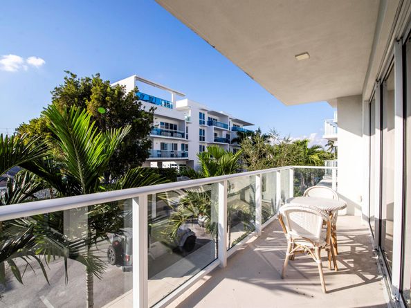 117 Lake Avenue 204, Lake Worth Beach FL 33460