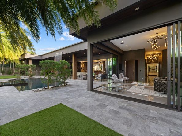 2213 NE 37th Dr, Fort Lauderdale FL 33308