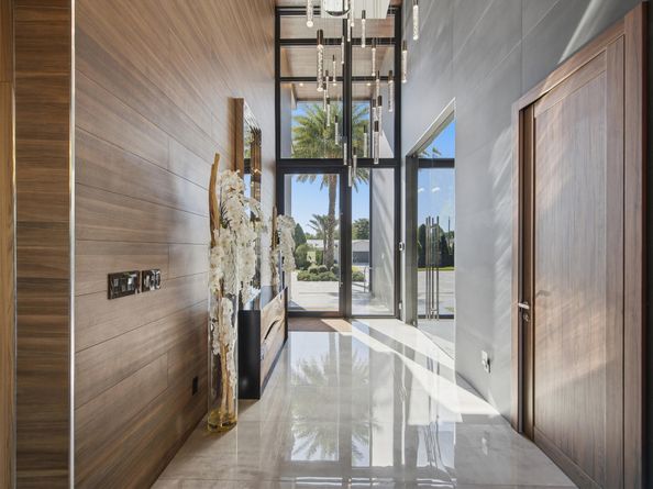 2213 NE 37th Dr, Fort Lauderdale FL 33308