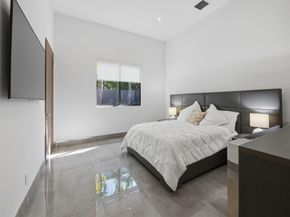 2213 NE 37th Dr, Fort Lauderdale FL 33308