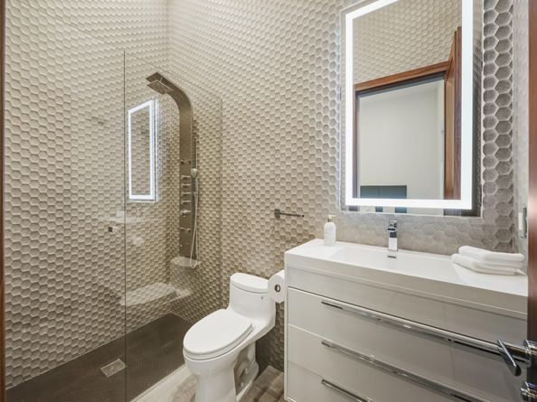 2213 NE 37th Dr, Fort Lauderdale FL 33308