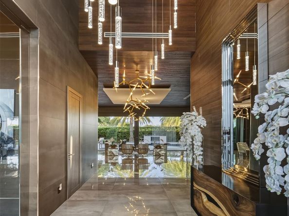 2213 NE 37th Dr, Fort Lauderdale FL 33308