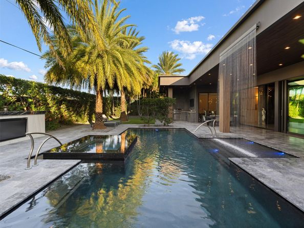 2213 NE 37th Dr, Fort Lauderdale FL 33308