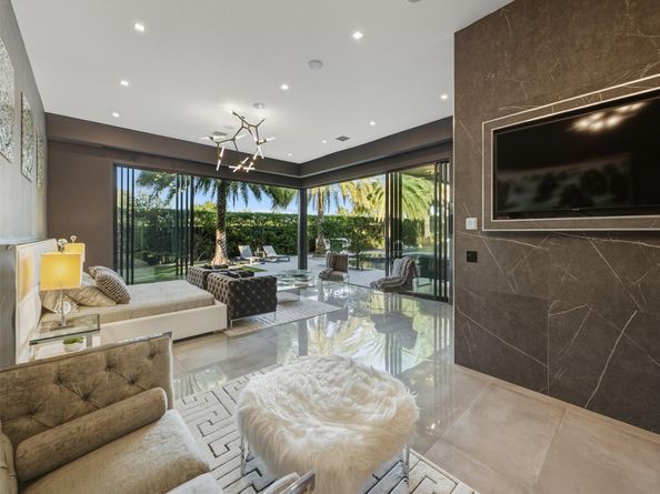 2213 NE 37th Dr, Fort Lauderdale FL 33308