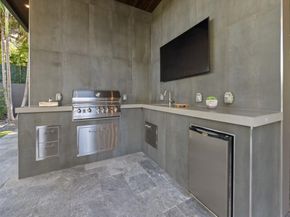 2213 NE 37th Dr, Fort Lauderdale FL 33308