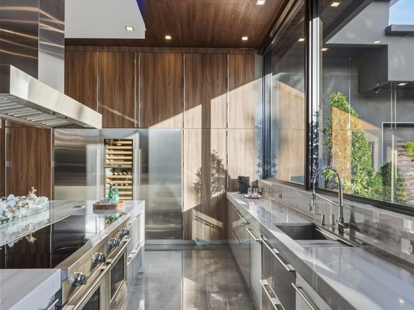 2213 NE 37th Dr, Fort Lauderdale FL 33308