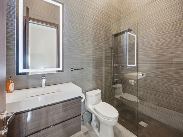 2213 NE 37th Dr, Fort Lauderdale FL 33308