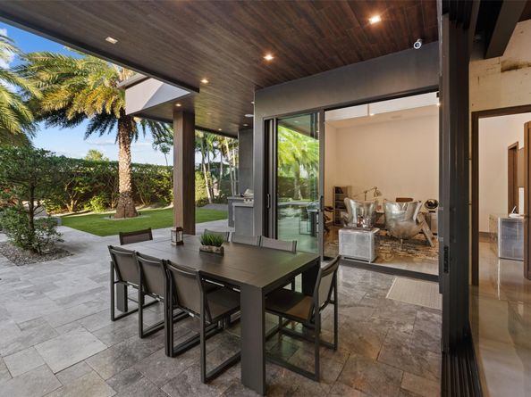 2213 NE 37th Dr, Fort Lauderdale FL 33308