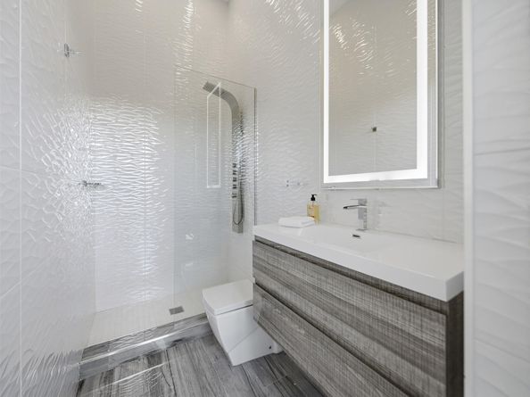 2213 NE 37th Dr, Fort Lauderdale FL 33308