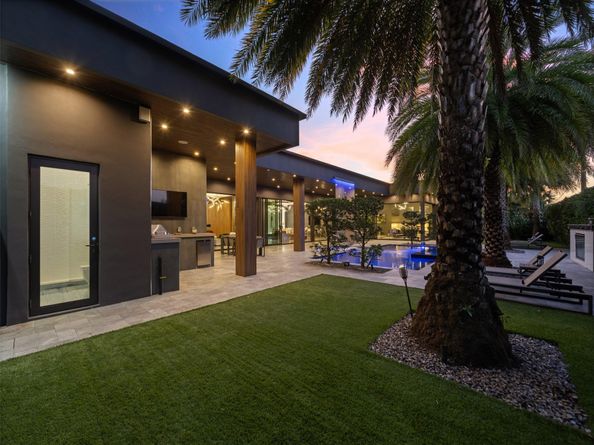 2213 NE 37th Dr, Fort Lauderdale FL 33308