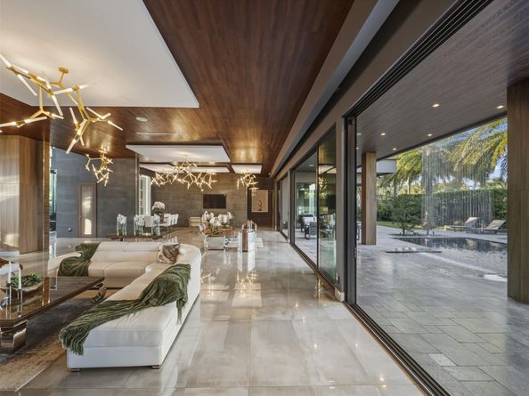 2213 NE 37th Dr, Fort Lauderdale FL 33308