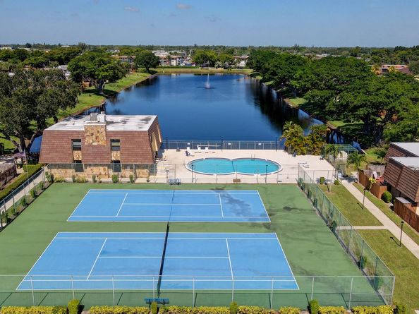 484 Springdale Circle 48d, Palm Springs FL 33461